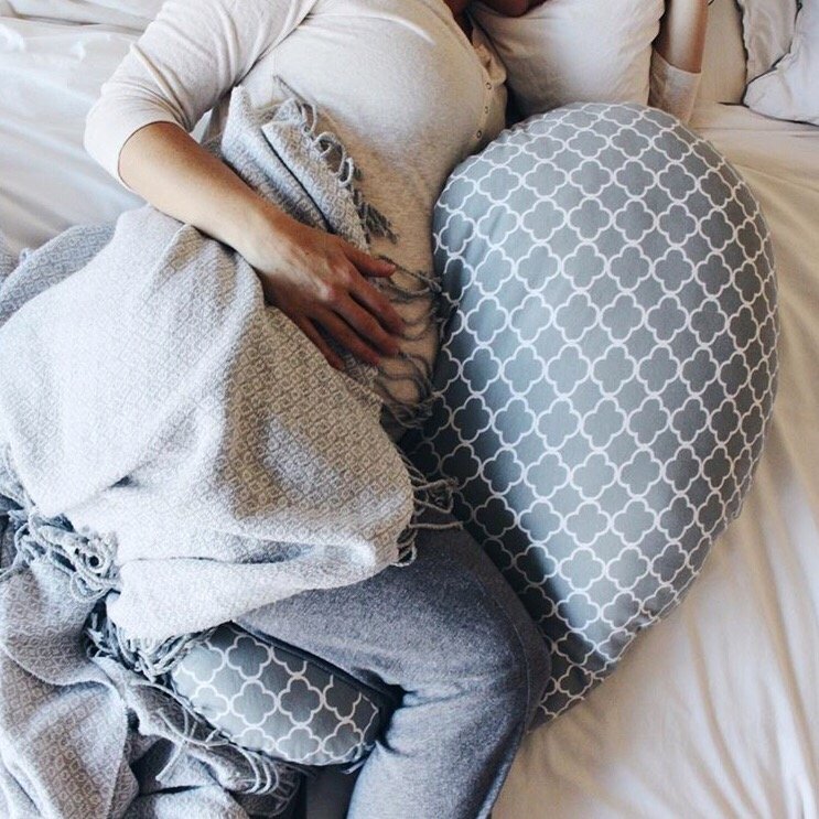 Bump style: pajamas and pregnancy pillow