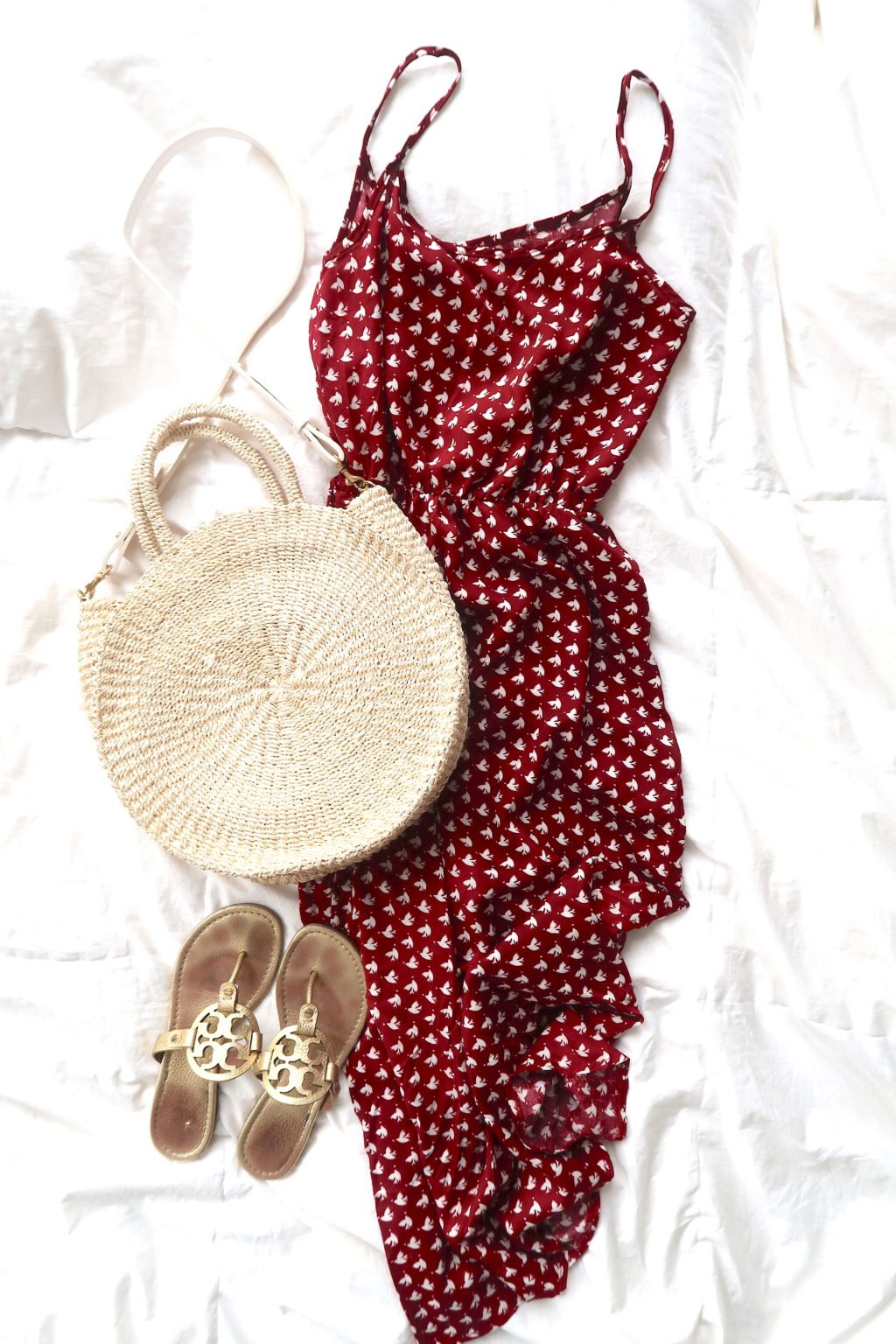 What's In My Suitcase: Beach Vacation, maxi dress, sandals, and tote