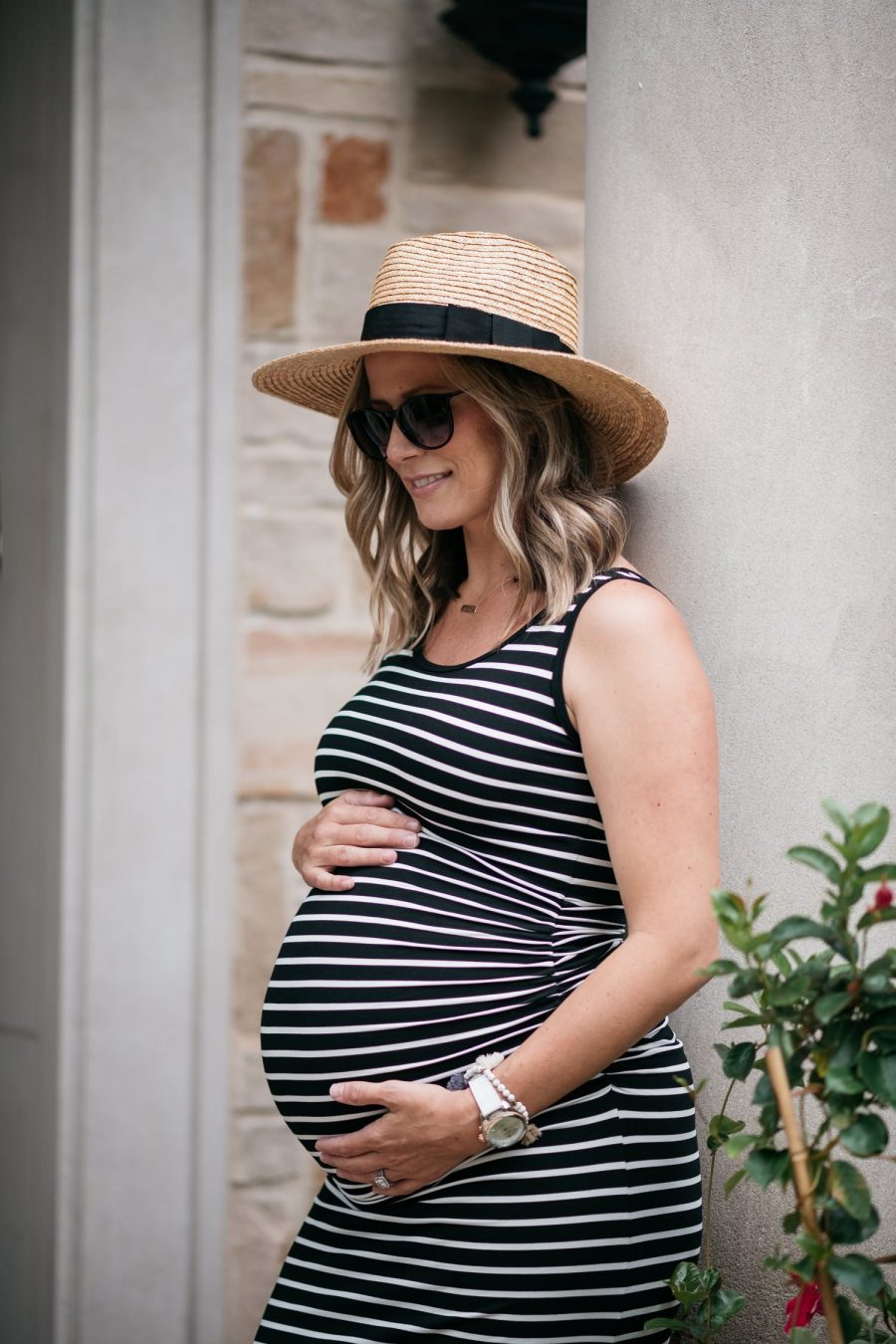 Maternity style: maxi dress and hat