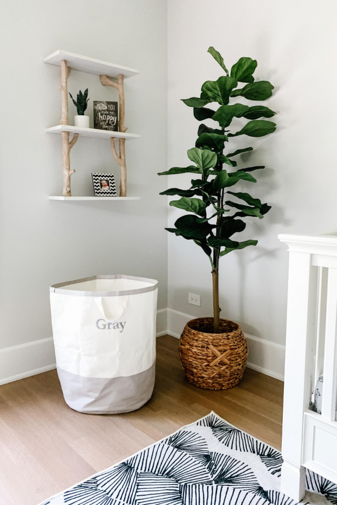 Today I'm sharing an update on Baby Gray's nursery. I've chosen vey neutral colors with pops of print and animal accents. 
