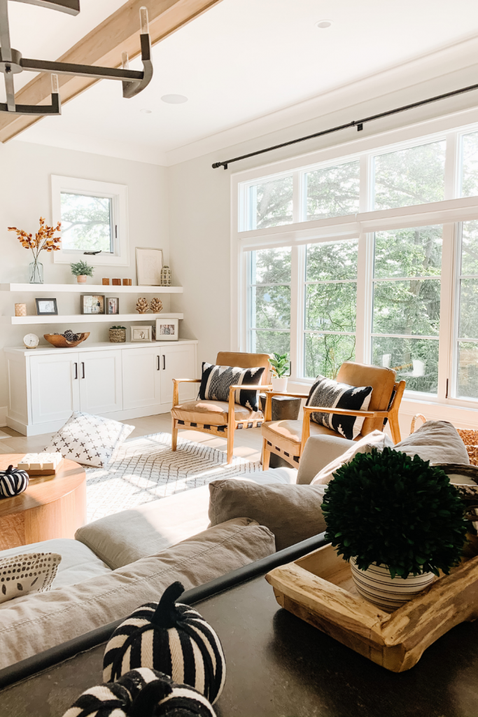 Today's My Kind of Sweet Home series post is dedicated to the family room, featuring comfortable seating and natural light. 
