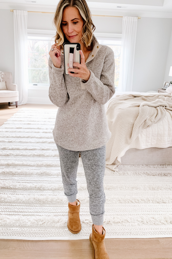 I'm no stranger to a NYE at home with the family, so today I'm rounding up nine cozy NYE outfits for staying in. 
