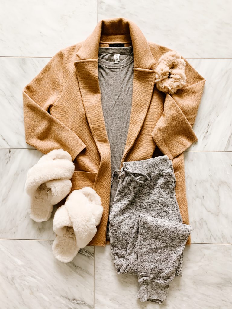 I'm no stranger to a NYE at home with the family, so today I'm rounding up nine cozy NYE outfits for staying in. 