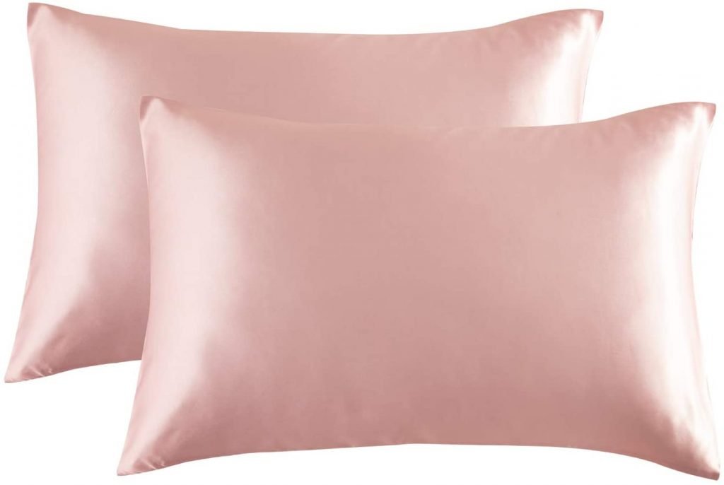Holiday Gift Guide: SATIN PILLOWCASES | Less expensive than these best selling silk pillowcases and they totally do the trick. (Helps fight fine lines and help lessen hair breakage.)