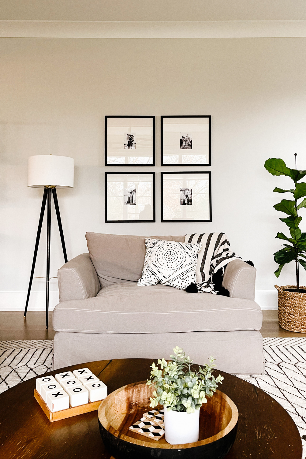 Family room gallery wall, neutral decor 