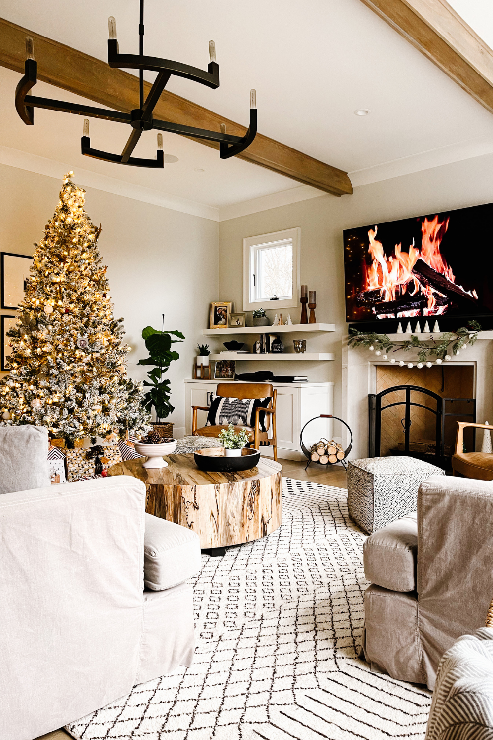 Neutral holiday home decor